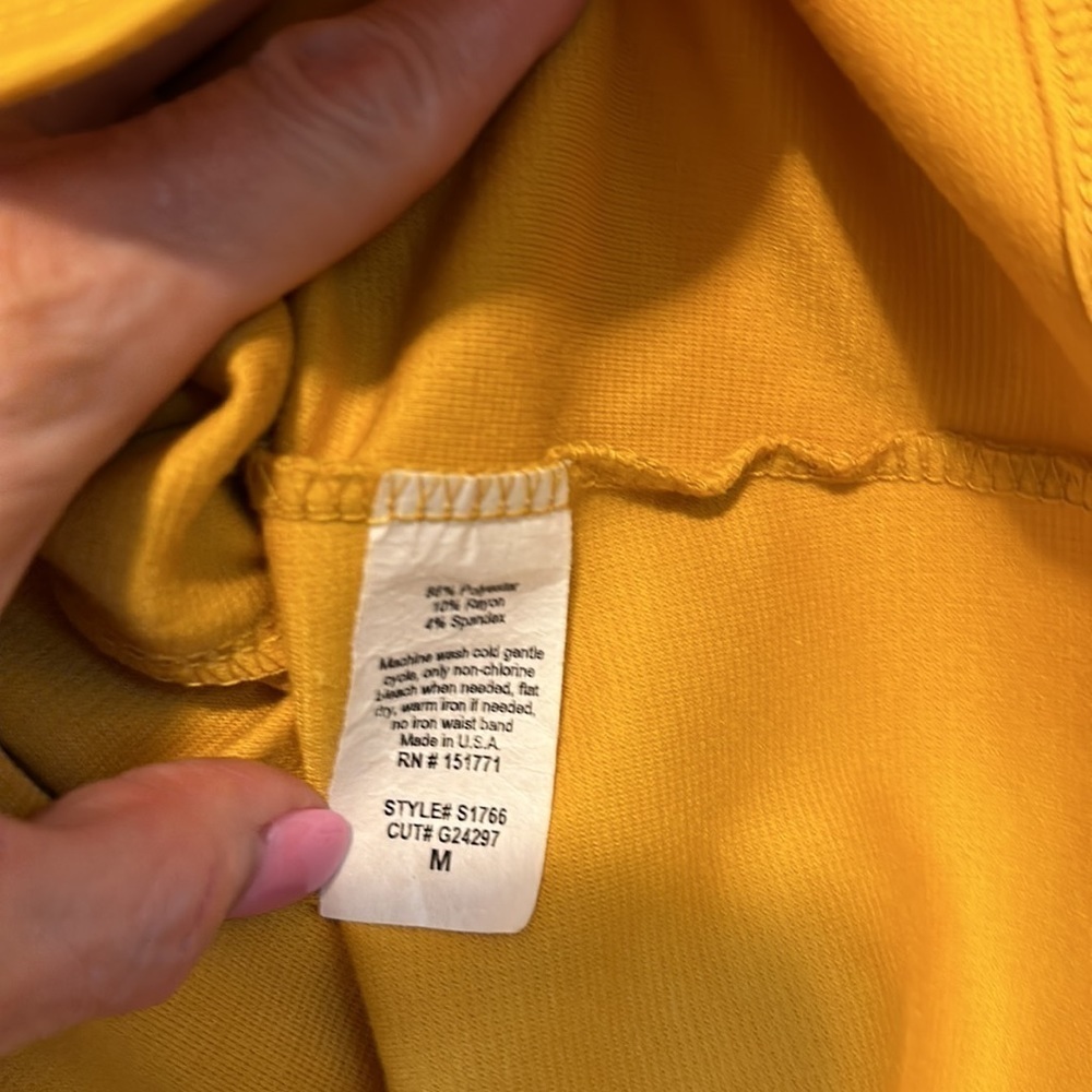 Le Lis pull on Knit Skirt, Mustard yellow size medium soft, stretchy, and cute! - Picture 4 of 9